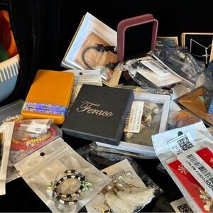 Feraco Jewelry Box with Assorted Jewelry - Black